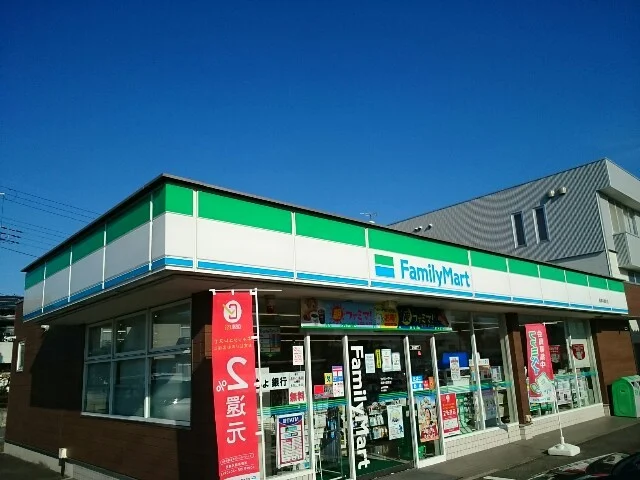 ファミリーマート中居町店まで500m