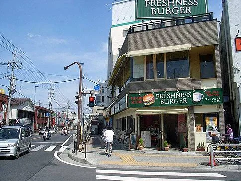 フレッシュネスバーガーまで400m