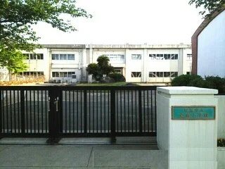 童浦小学校まで1560m
