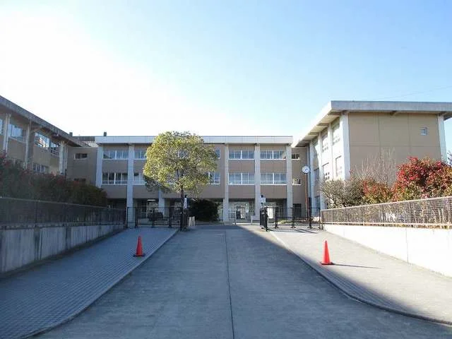 桜小学校まで850m