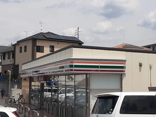 セブンイレブンまで1100m