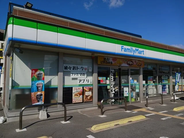 ファミリーマートまで190m