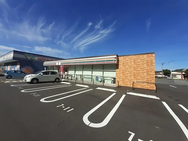 セブンイレブン高知神田東店まで548m