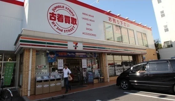 セブンイレブンまで700m