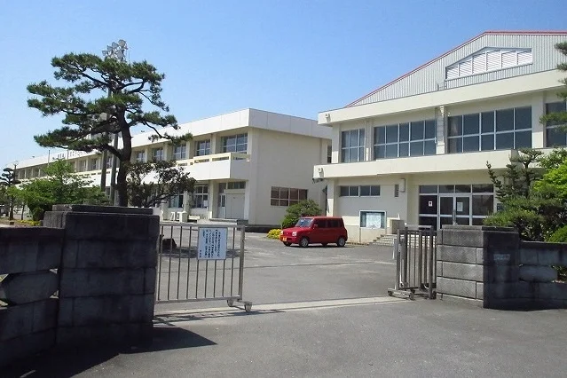 六角小学校まで450m