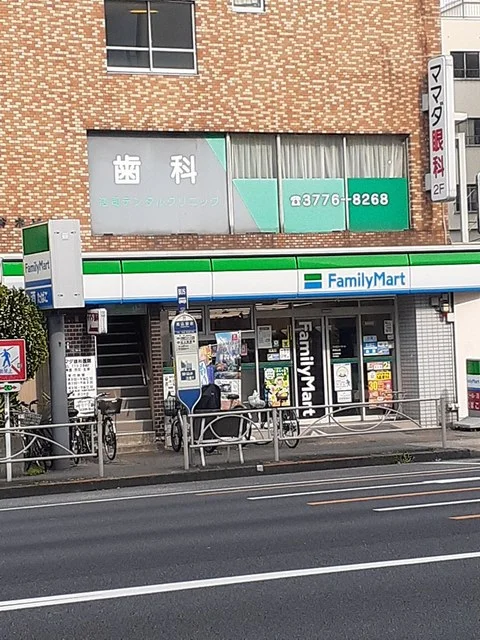 ファミリーマートまで81m