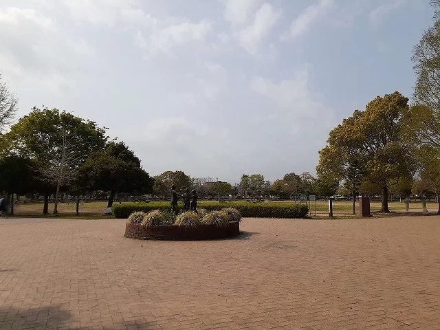 美薗中央公園まで1300m