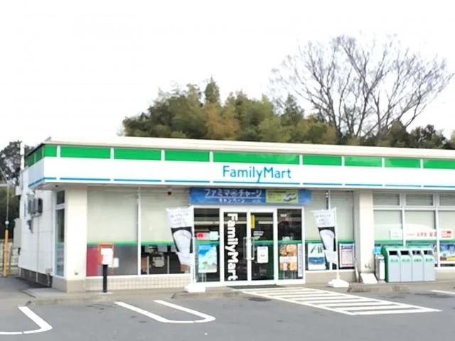 ファミリーマートまで1800m