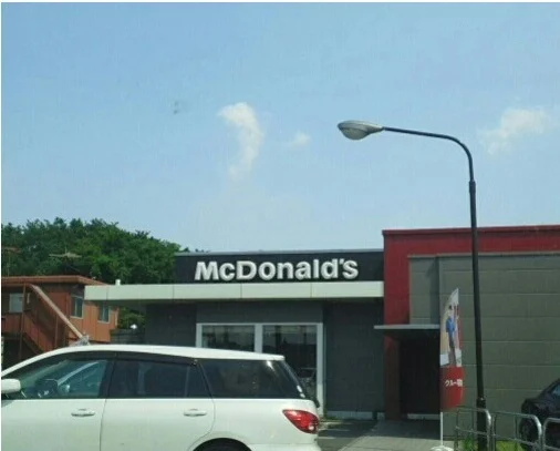 マクドナルドまで720m