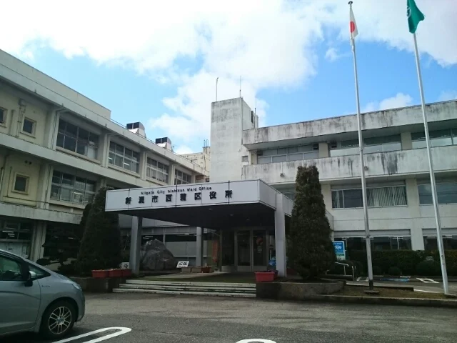 西蒲区役所まで1000m