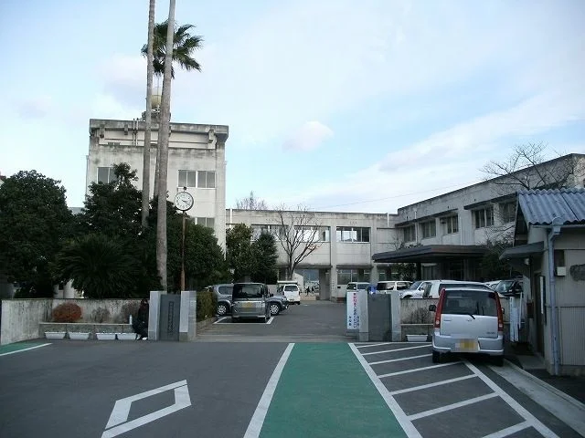 国府中学校まで800m