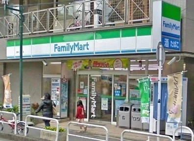 ファミリーマートまで72m