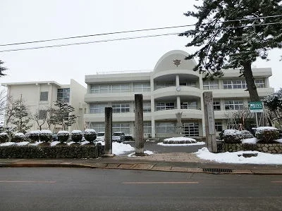 安田中学校まで1600m