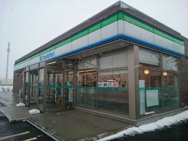 ファミリーマート新津川口店まで470m