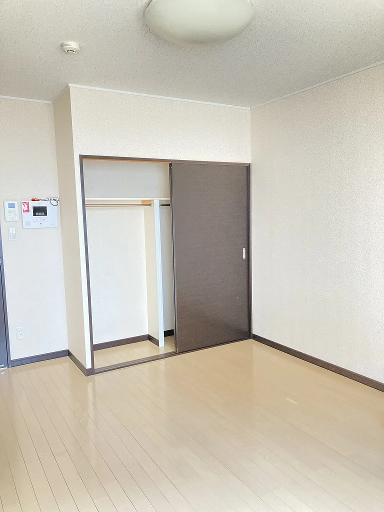 1階はフローリング、2階は絨毯です