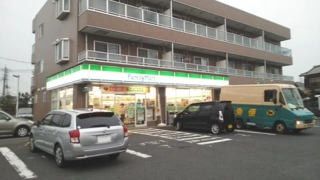 ファミリーマート　浦和大谷口店まで500m