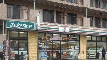 セブンイレブン横須賀坂本店まで137m