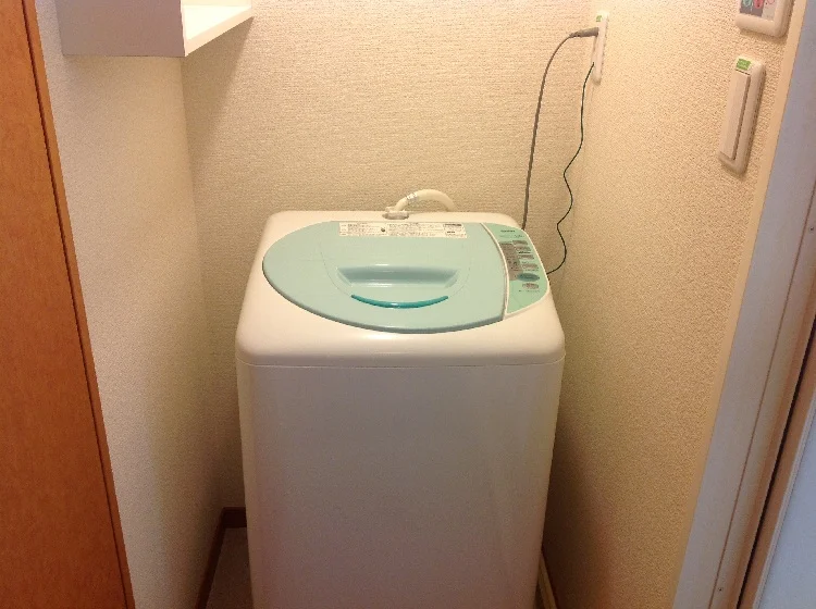 自動式洗濯機付です。