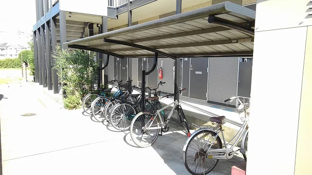 屋根付き駐輪場完備してます！