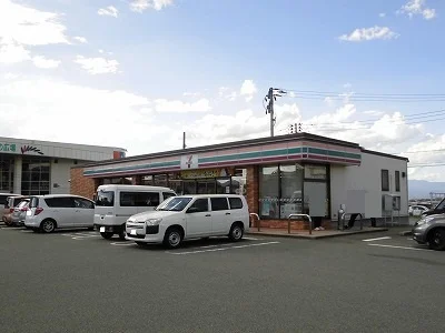 セブンイレブンまで700m