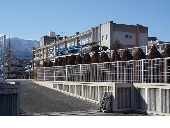 福島市立荒井小学校まで180m