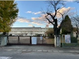 南小学校まで1000m