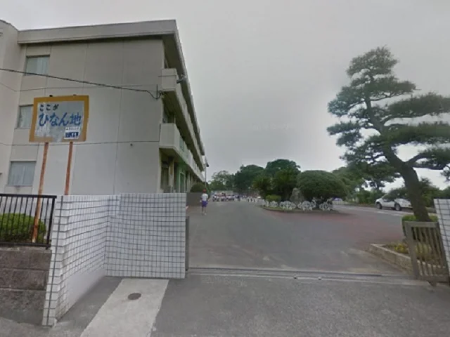 掛川市立横須賀小学校まで400m