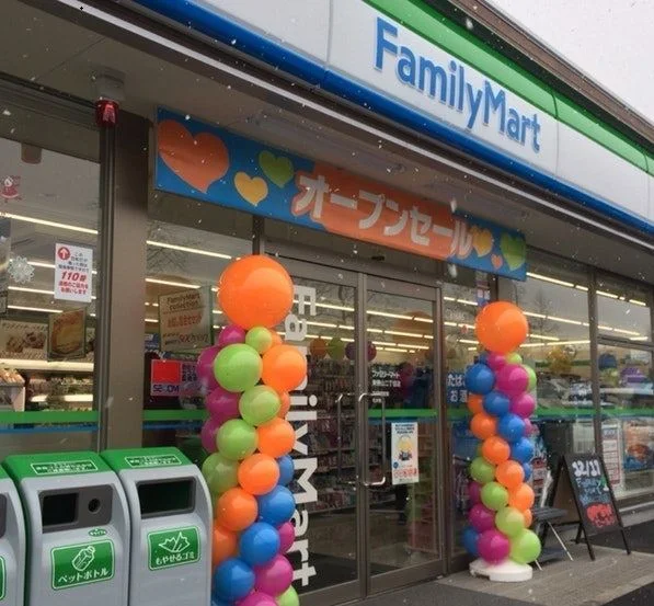 ファミリーマートまで1200m