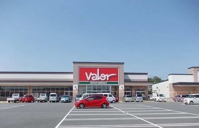 バロー蒲郡店まで1100m