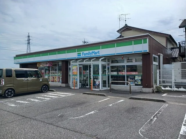 ファミリーマート下馬店まで237m