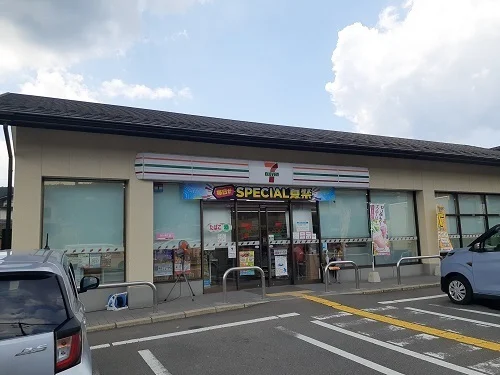 セブンイレブン京都岩倉忠在地町まで400m