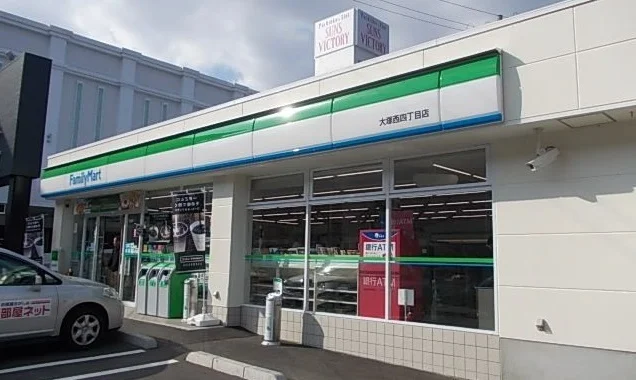 ファミリーマートまで700m