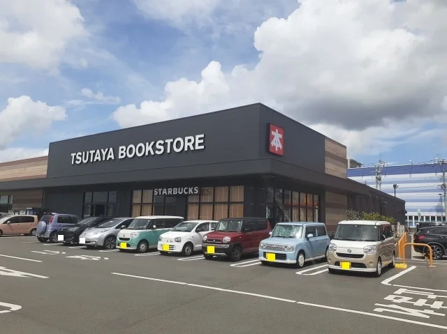 ツタヤブックストアまで1100m