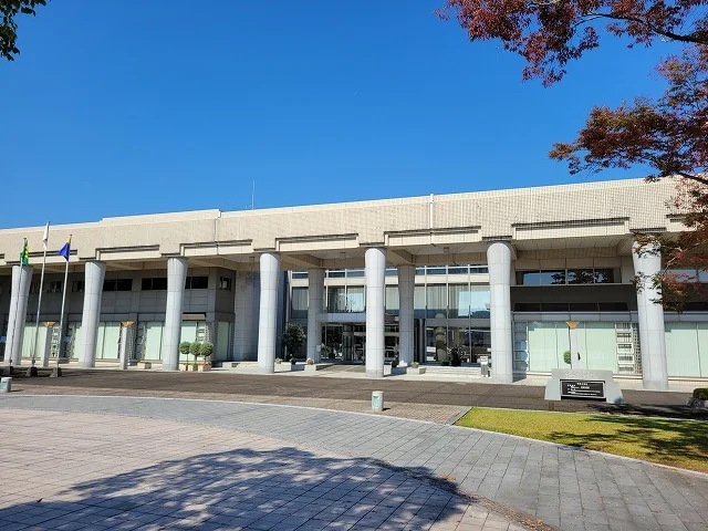 宮崎県立図書館まで1300m