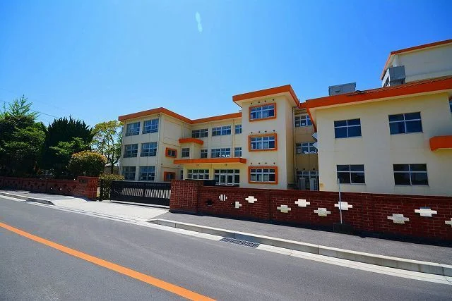 築上町立　築城小学校まで700m