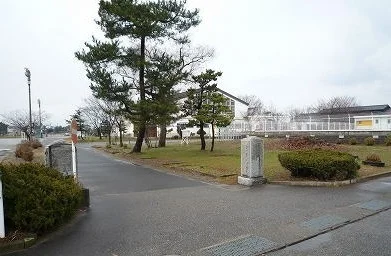 島上小学校まで2100m