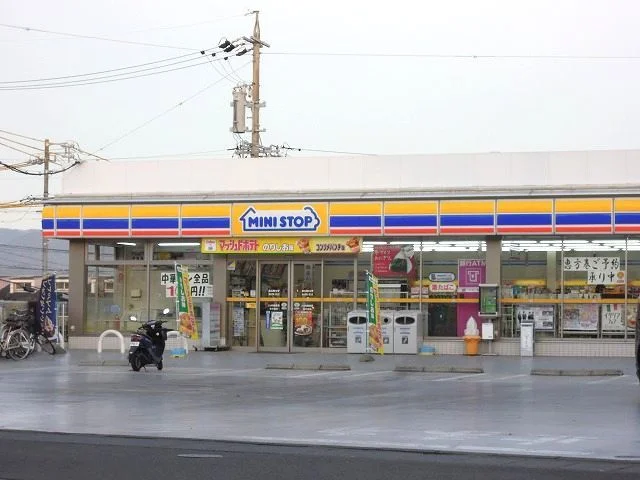 ミニストップ清水草薙一里山店まで500m