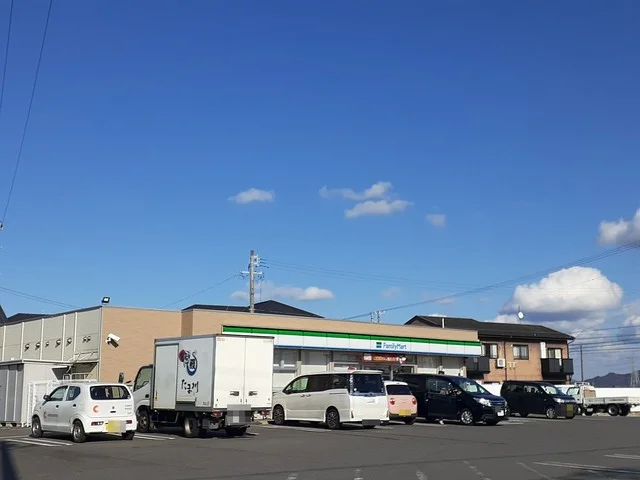 ファミリーマート 一色町前野店まで750m