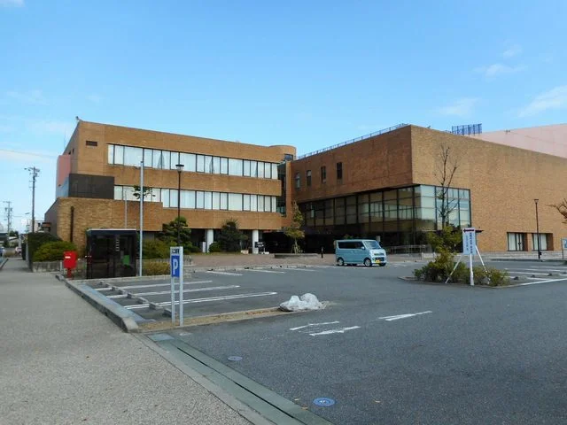 西尾市役所一色支所まで650m