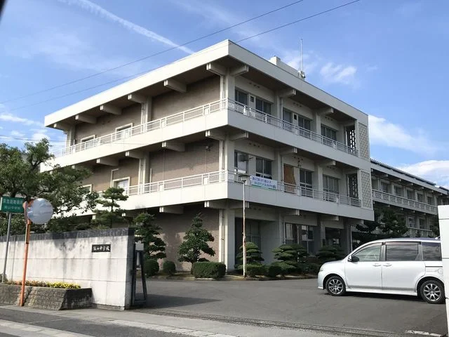 丸亀市立飯山中学校まで650m