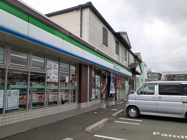 ファミリーマート長嶺南店まで180m
