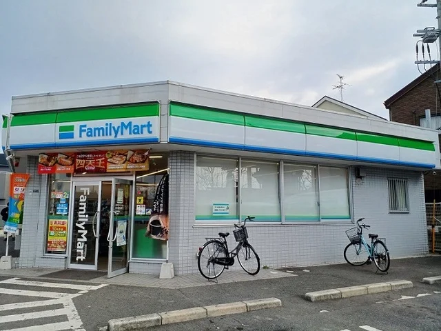 ファミリーマート葛の葉町北店まで350m