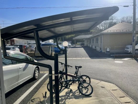 屋根付き駐輪場完備