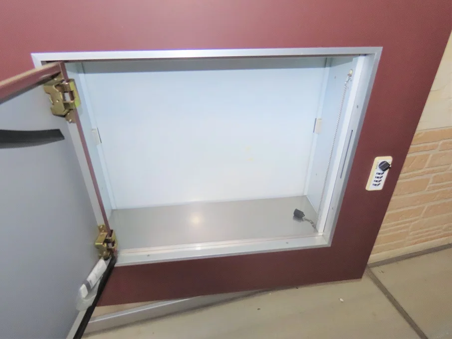 玄関扉に宅配ボックスあり