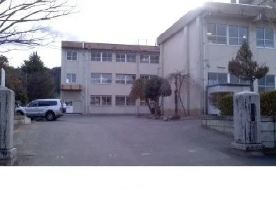 渡利中学校まで1700m