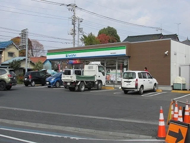 ファミリーマート元今泉七丁目店まで28m