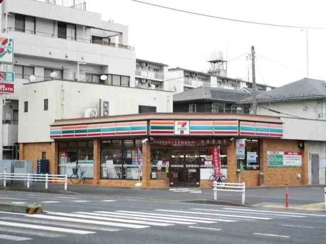 セブンイレブンまで550m