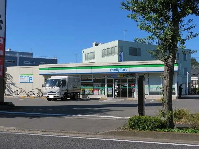 ファミリーマートまで600m