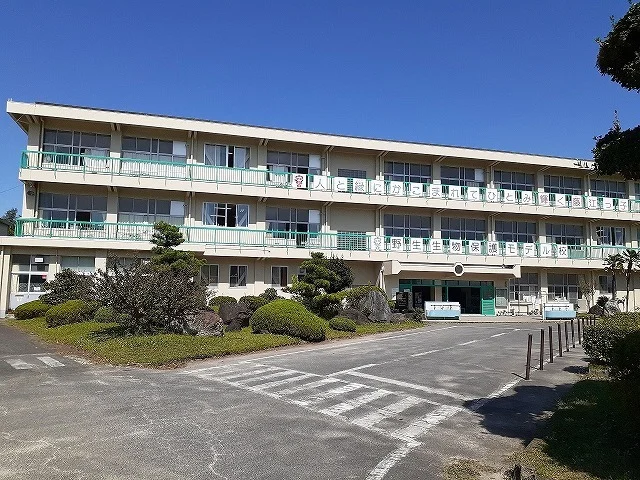 藤江小学校まで1328m
