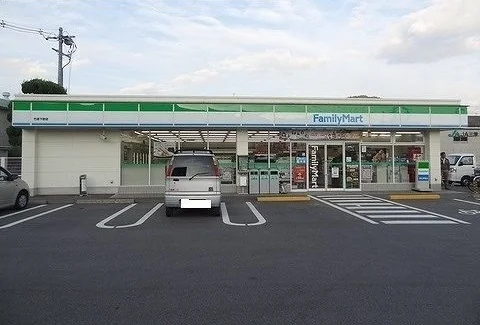 ファミリーマートまで50m